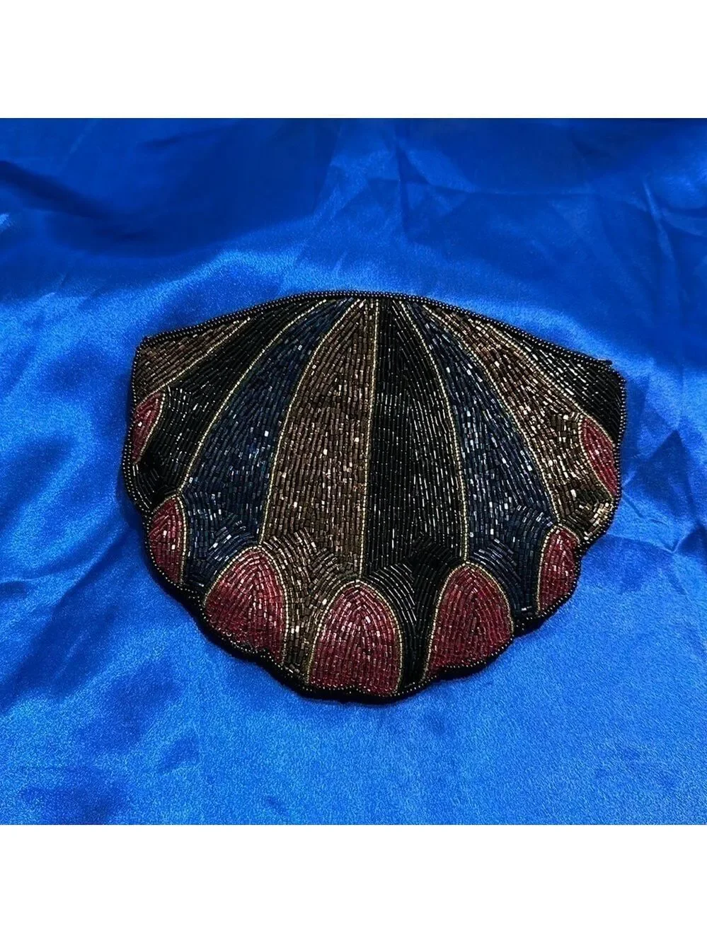 Beaded Scalloped Edged Clam shell Vintage Clutch Evening Bag with Satin lining